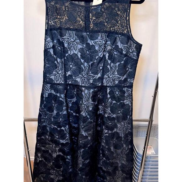 Ann Taylor Dresses & Skirts - Elegant Ann Taylor Black Floral Lace Dress - Size 14